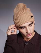 Fred Perry Waffle Knit Beanieオフホワイト Fred Perry unisex waffle knit beanie in off-white | ASOS