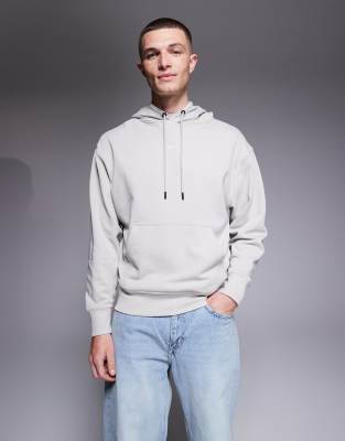 Kapuzenpullover in Grau mit kleinem Logo auf der Brust Grau L