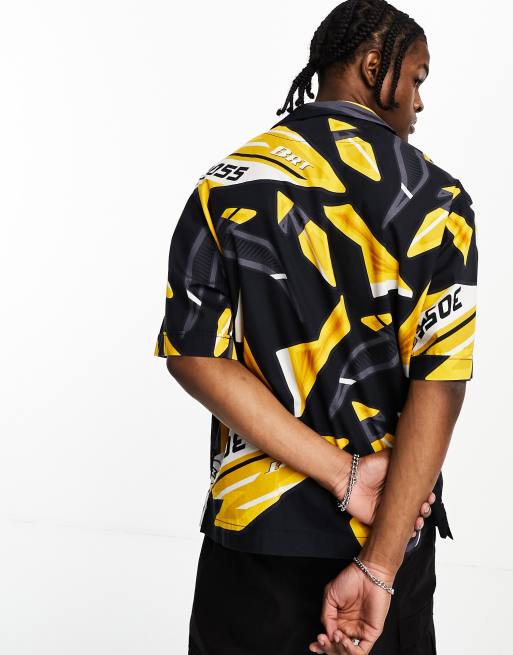 【Hugo Boss】Orange Lapis 3 チェーン プリント 半袖 シャツ ♪ BOSS Orange Lapis printed relaxed fit shirt in black | ASOS