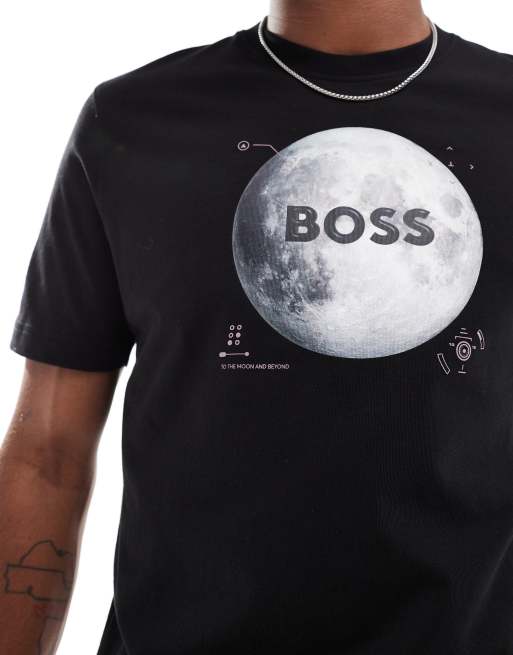 Tシャツ・カットソー BOSS Moon Graphic Print Cotton T-Shirt Black BOSS moon-print Cotton T-shirt | Black | FARFETCH