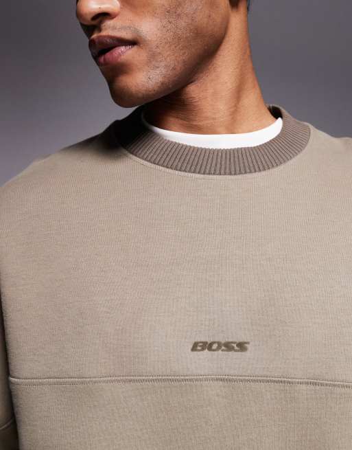 Boss Orange – Relaxed Fit Sweatshirt aus schwerem Stoff in Dunkelbeige mit mittigem Logo, 5 von 5