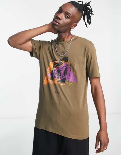 BOSS Orange – Teetuned 2 – T-shirt w kolorze khaki z nadrukiem narciarskim