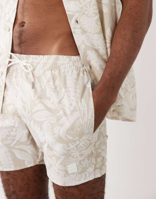 BOSS - Shorts de baño beis con estampado de hojas Piranha (parte de un conjunto), 4 de 5