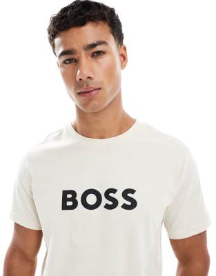 BOSS – T-Shirt in Beige mit Logo auf Brusthöhe - view 1