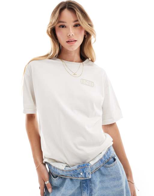 BOSS - T-shirt met logo op de borst in gebroken wit