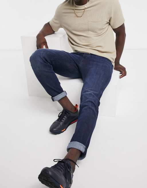 BOSS – Taber – Mellanblå jeans i avsmalnande passform