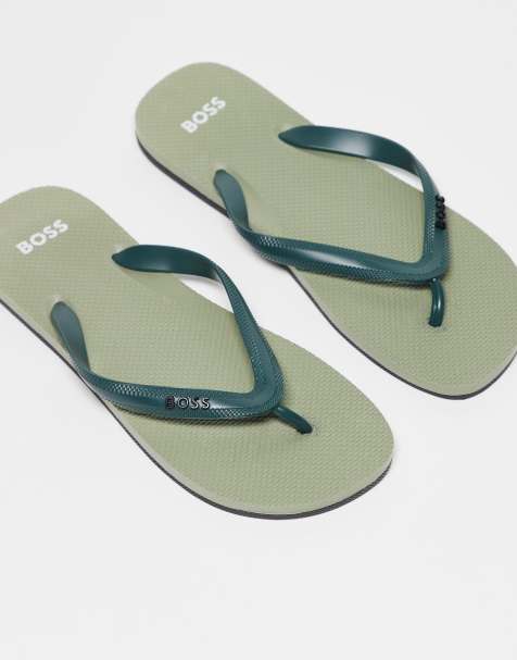 BOSS – Tracy – Zehenstegsandalen in Hellgrün mit Logo - view 1