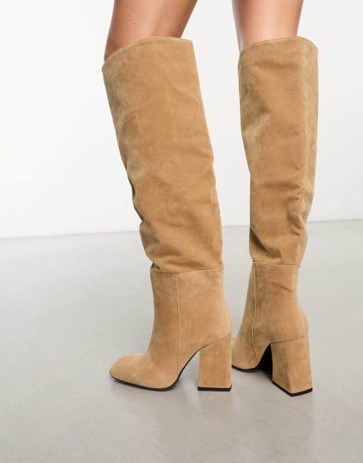 Botas altas beis de tac n de bloque de antelina de Pimkie ASOS