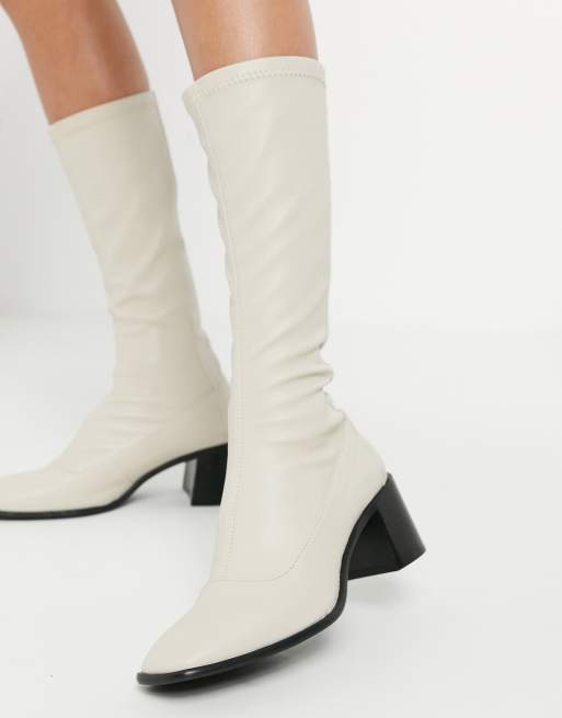 Botas altas blancas elásticas de cuero con tacón Alisa E8 por ASOS