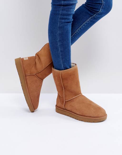 Chorrito locutor Óptima Botas bajas clásicas color castaña II de UGG | ASOS