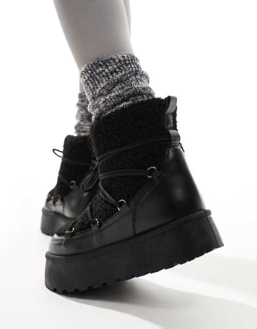 Botas bajas negras con plataforma y cordones de borreguito de South Beach, 2 de 4