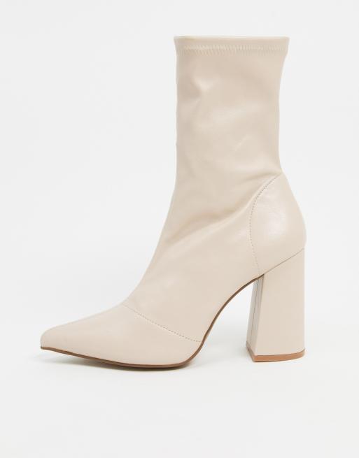 Botas beis de tacón estilo calcetín de Truffle Collection