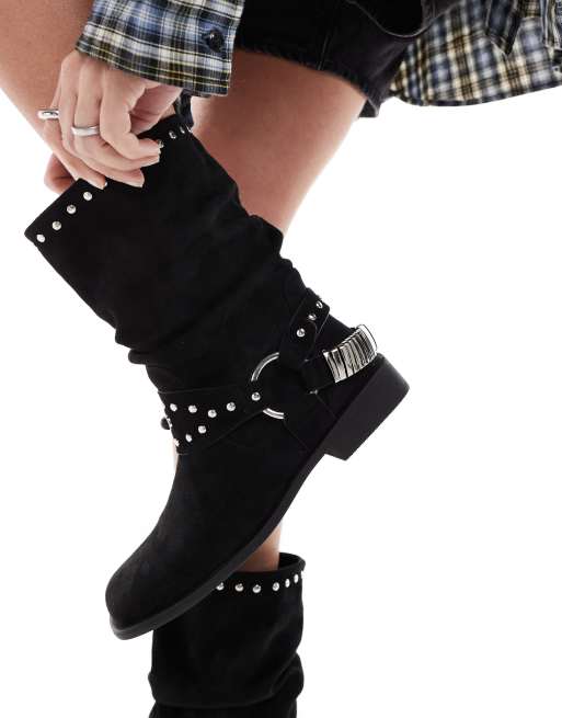 Botas biker negras planas con caña flexible y detalles de metal Alara de ASOS DESIGN, 2 de 4