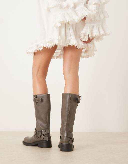 Botas biker por la rodilla gris lavado con detalle de arnés de Glamorous, 4 de 4
