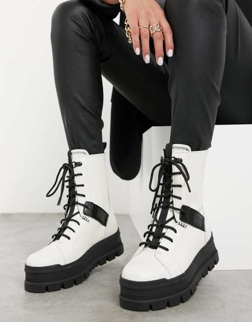 Botas blancas con cordones Sheena de UGG