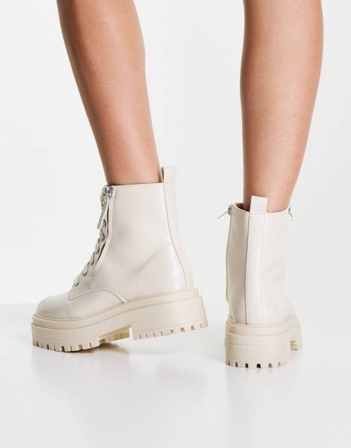 Botas blancas planas con gruesa, detalle de cremallera y cordones de New Look | ASOS