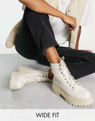 Botas Blanco Hueso Con Suela Gruesa Plana Y Cordones De New Look Wide