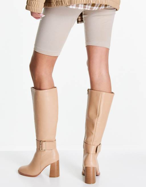 Botas camel por la rodilla con tacón y hebilla Charlotte de ASOS DESIGN, 4 de 4