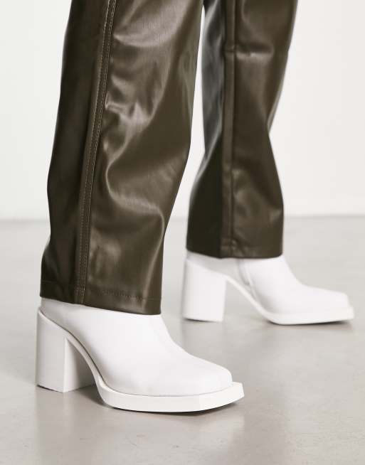 Botas Chelsea blancas de cuero con tacón y suela blanca de ASOS DESIGN, 2 de 4