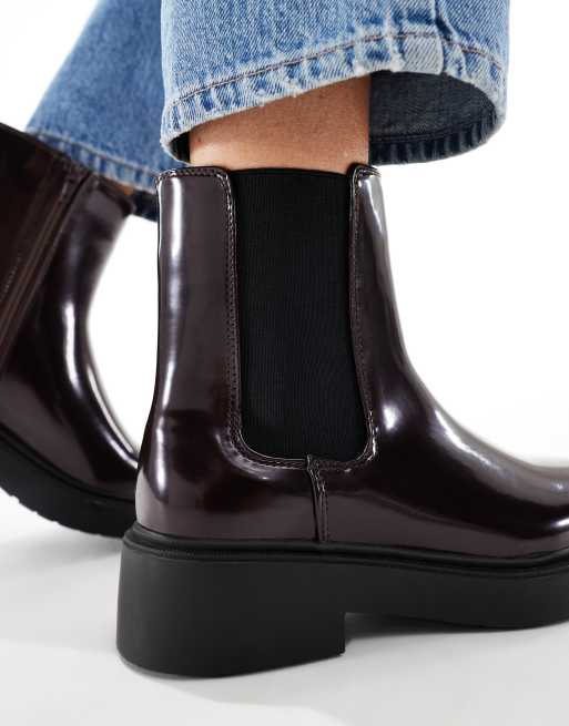 Botas Chelsea burdeos efecto piel de cocodrilo con suela gruesa Amia de schuh Wide Fit, 3 de 4