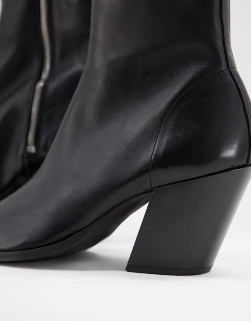 Botas Chelsea negras con tacón en ángulo de cuero de ASOS DESIGN, 4 de 4