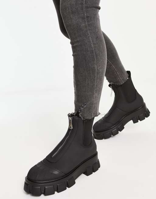 Botas Chelsea negras de media caña con cremallera en el empeine y suela gruesa de cuero sintético de Truffle Collection