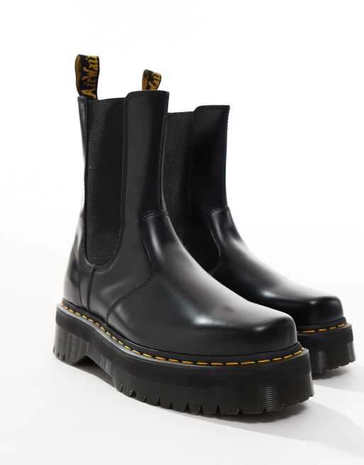 Botas Chelsea negras unisex de cuero liso pulido con plataforma Quad 2976 de Dr. Martens, 2 de 4