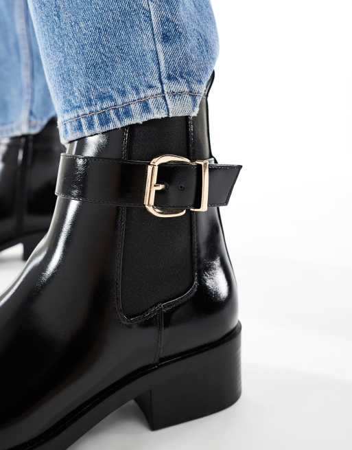 Botas Chelsea negros con tacón y detalle de hebilla Cadie de schuh, 2 de 4