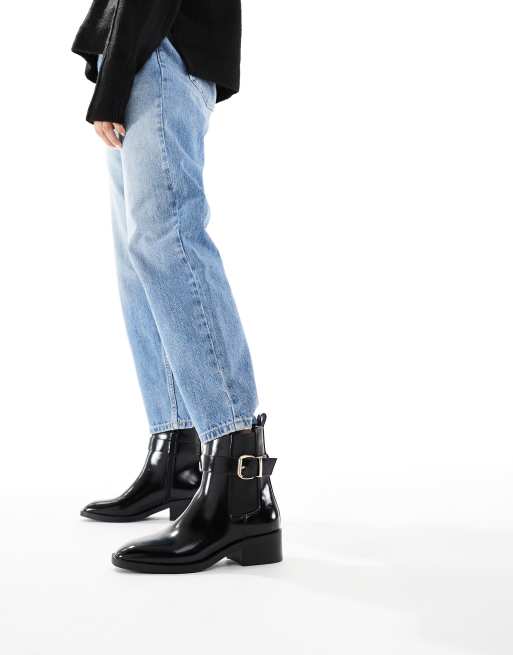Botas Chelsea negros con tacón y detalle de hebilla Cadie de schuh, 3 de 4