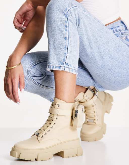 Botas color arena con suela gruesa, cordones y bolsillo extraíble Tanker-P de Steve Madden