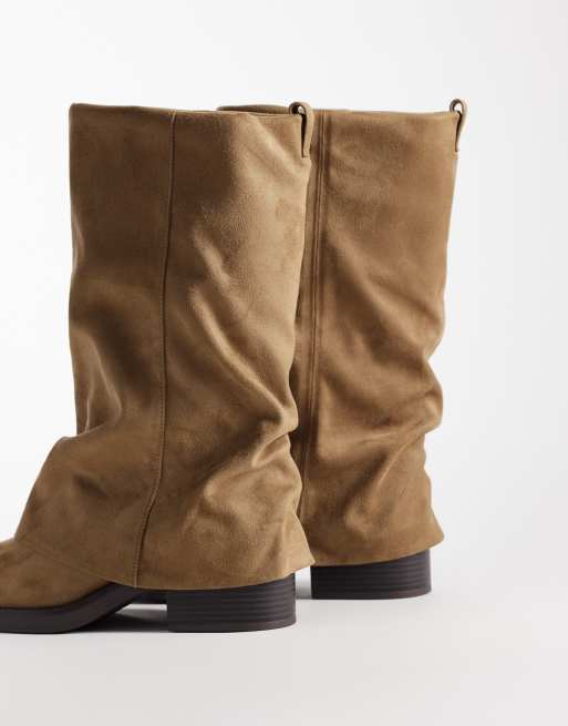 Botas color arena de caña holgada plegada Carrie de ASOS DESIGN Curve, 4 de 4