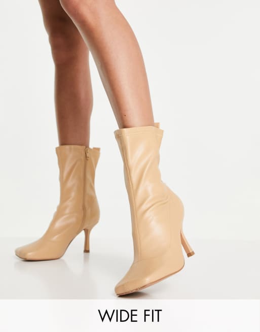 Botas color camel estilo calcet n de horma ancha con tac n y puntera cuadrada Roma de ASOS DESIGN