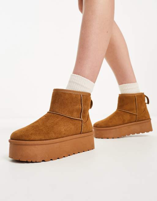 Botas color castaño con forro de piel sintética de Truffle Collection
