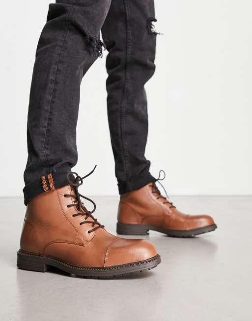 Botas negras de piel de marca Jack&Jones. Moda para ellos en Colet