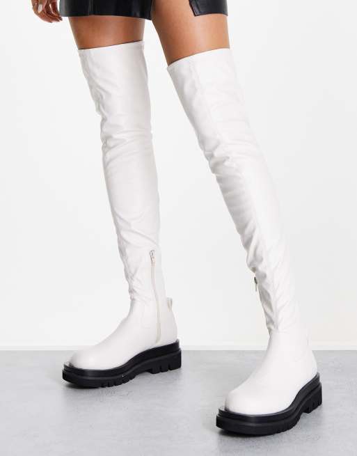Botas color crema planas por encima de la rodilla Bellair de Tony Bianco