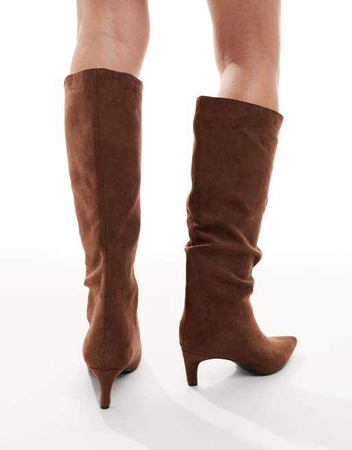 Botas color óxido con tacón de aguja de antelina de New Look, 4 de 4