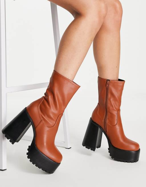 Botas color tostado con plataforma y suela gruesa Jess de Z_Code_Z - TAN