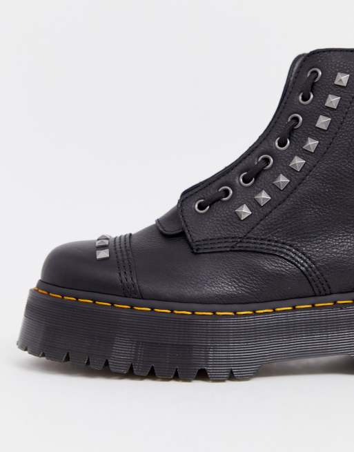 Dr martens con discount tachuelas