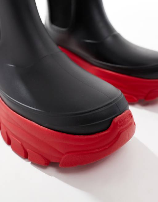 Botas de agua negras con suela gruesa roja en contraste de ASOS DESIGN, 4 de 4
