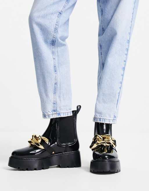 Botas de agua negras con suela gruesa y cadena Giselle de ASOS DESIGN