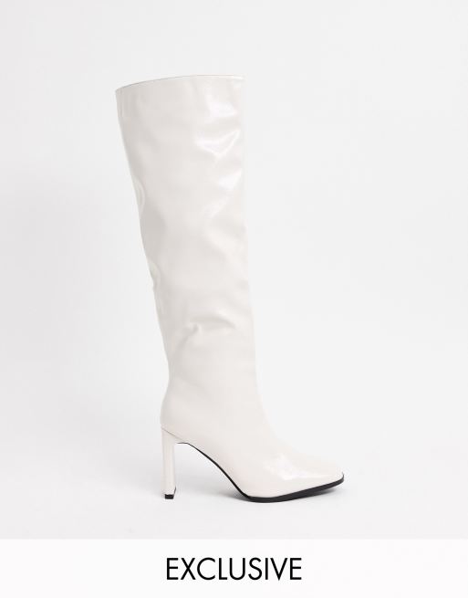 Botas de caña alta blancas con tacón cuadrado veganas exclusivas de Z_Code_Z | ASOS