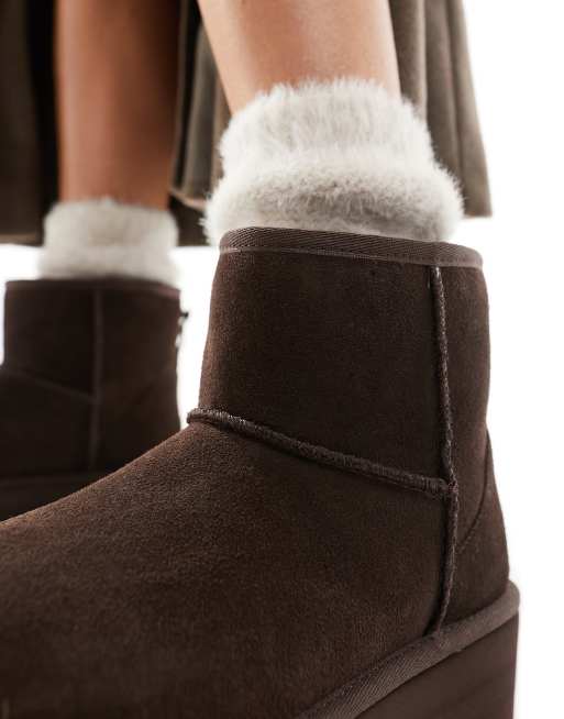 Botas de ca a baja marrones con plataforma Classic Mini de UGG ASOS