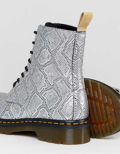 Dr best sale martens plateadas