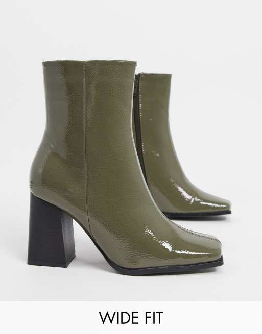 Botas de corte ancho con tacón en color caqui de Truffle Collection | ASOS