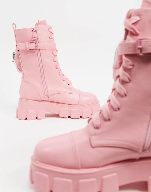 Botas de media caña y suela gruesa con bolsito rosa pastel de Public Desire  Wide Fit Intention | ASOS