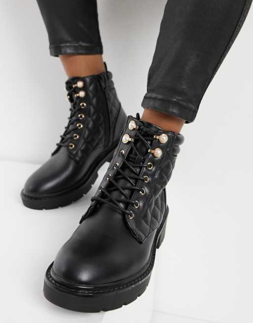 Botas de montaña negras acolchadas con y adornos de perlas de New Look | ASOS