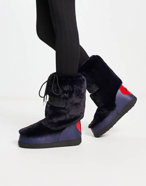 Botas nieve con detalle de logo de piel sintética de Love Moschino | ASOS