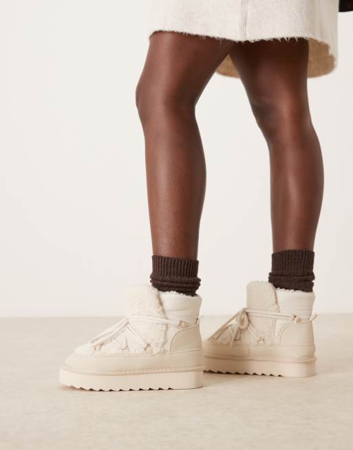 Botas de nieve color crema de antelina de New Look ASOS