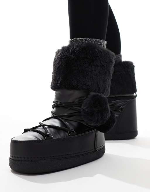 Botas de nieve negras con detalle de pompón y ribete de piel Aster de Public Desire