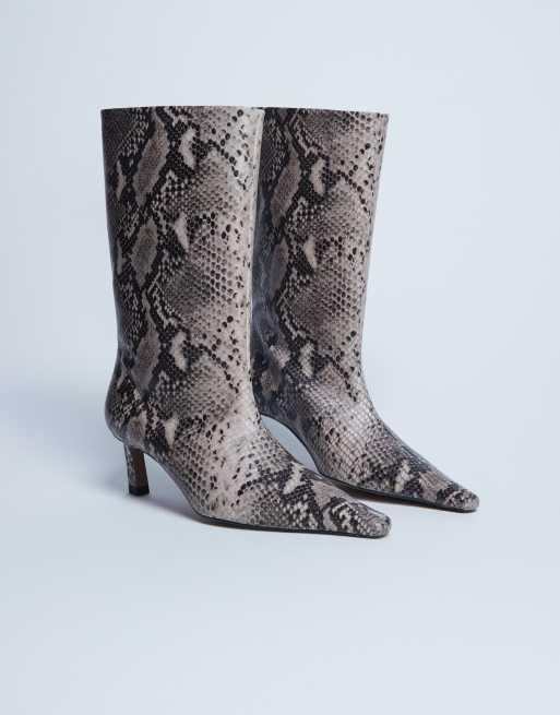 Botas de tubo con estampado de serpiente de cuero premium Tiggy de Topshop, 2 de 4